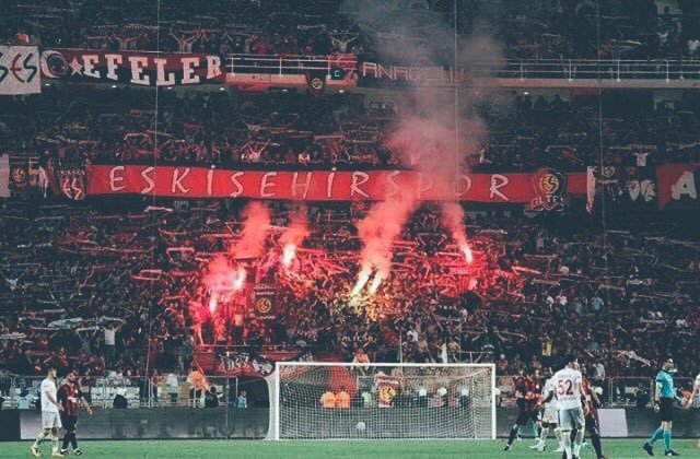 tribundergi's tweet photo. Dün #PlayOffFinali2017'de Eskişehirspor tribünü. https://t.co/mFGLEz5hYZ
