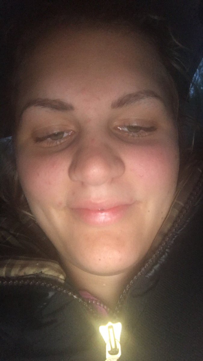 Emmabjortoft's tweet photo. Såhär ser man ut efter att varit med om en förlossning å tagit hand om föl i 30h utan att duscha https://t.co/t9kbhyTzJw