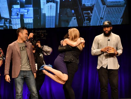 MichiganRoss's tweet photo. 🎉 A win this big calls for a jump-hug! https://t.co/N0gOZNDv2j #GoBlue 🎉 https://t.co/wzgVrbmg8y
