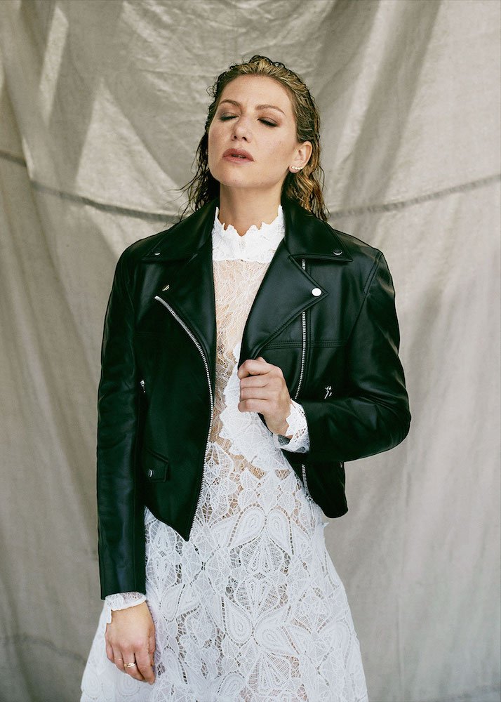 Interview Magazine (@interviewmag) on Twitter photo "You're up there with no safety net; you can't shirk responsibility"—<a href="/AGraynor/">Ari Graynor</a> of <a href="/SHO_DyingUpHere/">I'm Dying Up Here</a> on doing stand-up bit.ly/2rXoQHh "You're up there with no safety net; you can't shirk responsibility"—<a href="/AGraynor/">Ari Graynor</a> of <a href="/SHO_DyingUpHere/">I'm Dying Up Here</a> on doing stand-up bit.ly/2rXoQHh