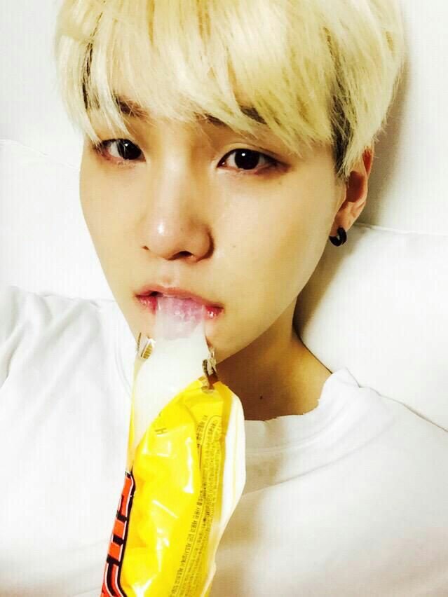 xminsnailx's tweet photo. Kimsokjin yoongi bu fotoyu attığı günü hatırlarmısın ben hatırladım ve sesli güldüm öyle bb #rpa @pinkkyojin https://t.co/U7cIRDMEBt