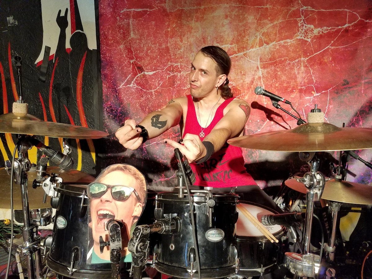 deckerdrummer's tweet photo. Because #FuckTrue that's why. #StitchedUpHeart #HeartsInHell #Tour #drums #SuckIt #BringTutus #LoversAreLunatics https://t.co/2FUuhLvz2J