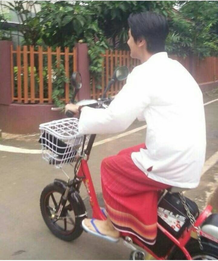 Udh sahur belum baal, Semangat ya puasanya hari ini !! <a href="/iqbaale/">iqbaal ramadhan</a>