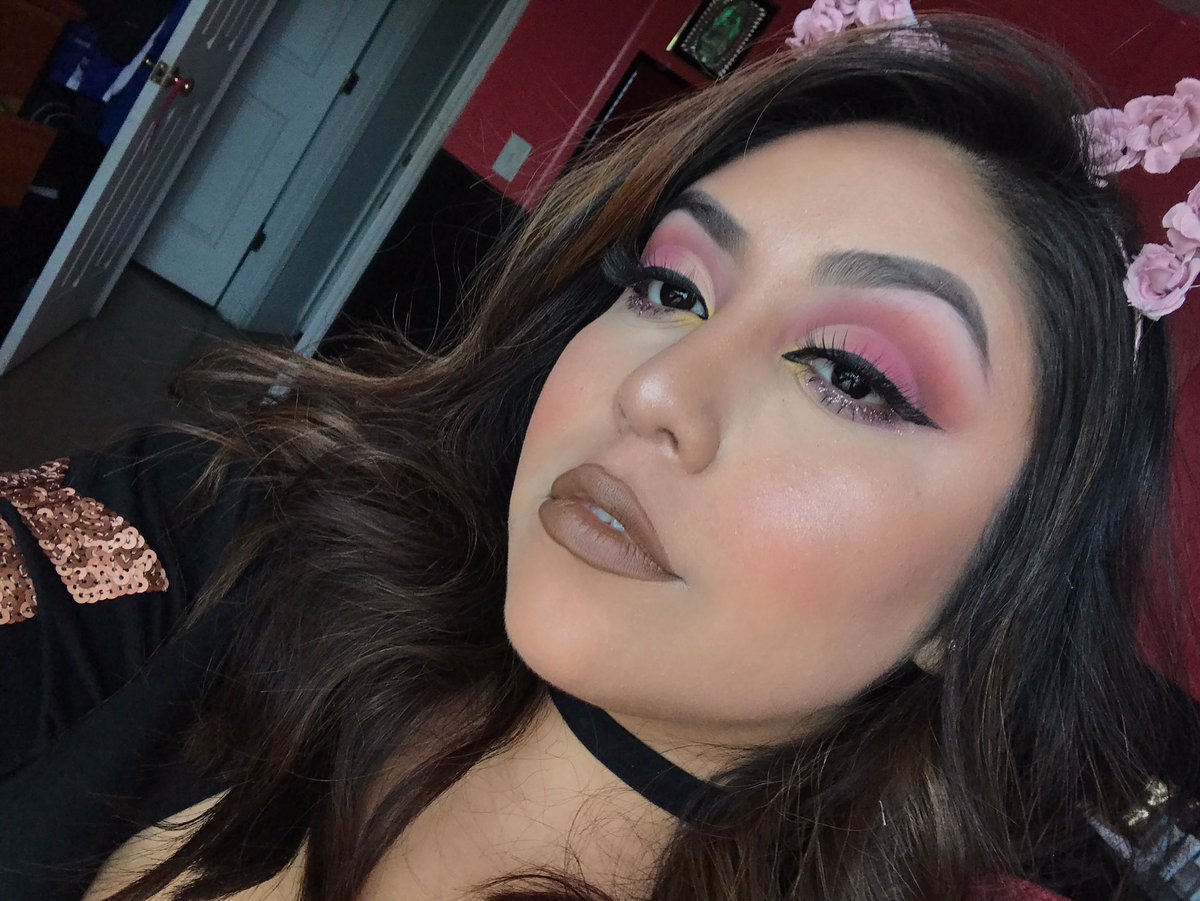 Ohthatadiii's tweet photo. Sorry y'all. I'm super proud that my cut crease and ombré look good at the same time. #makeupartist #MakeupAddict #makemonday https://t.co/o0L1WpXRr0