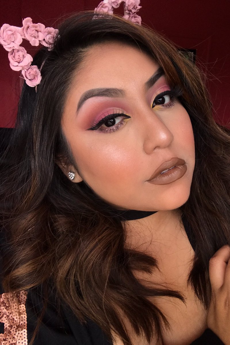 Ohthatadiii's tweet photo. Sorry y'all. I'm super proud that my cut crease and ombré look good at the same time. #makeupartist #MakeupAddict #makemonday https://t.co/o0L1WpXRr0