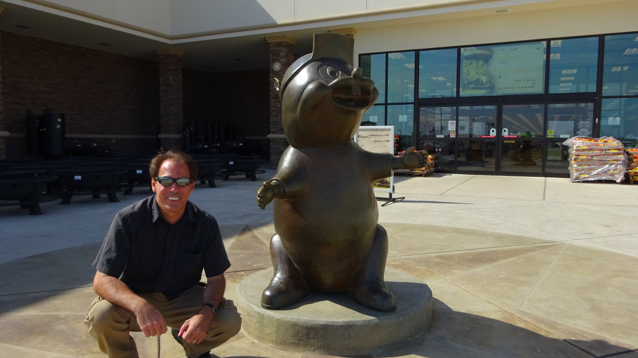 6/2 Happy Birthday to Jerry Mathers as the Beaver.  One of the phavorite beavers is Buc-eee all over Texas 