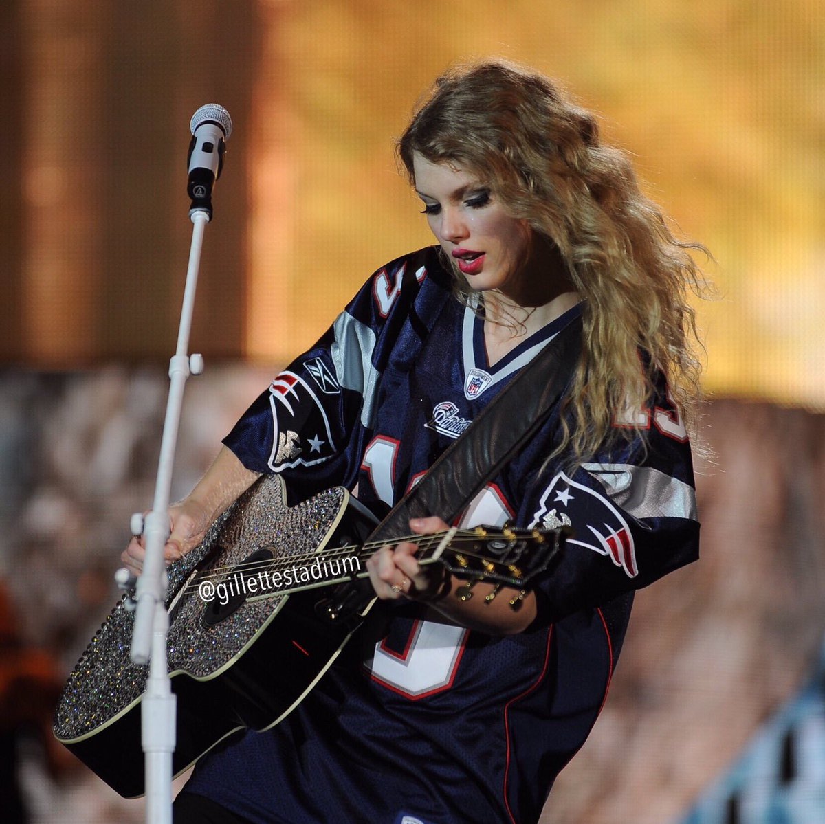 GilletteStadium's tweet image. Seven years ago today, @taylorswift13 ended her #FearlessTour here at #GilletteStadium - her 1st stadium show &amp;amp; our 1st female headliner!