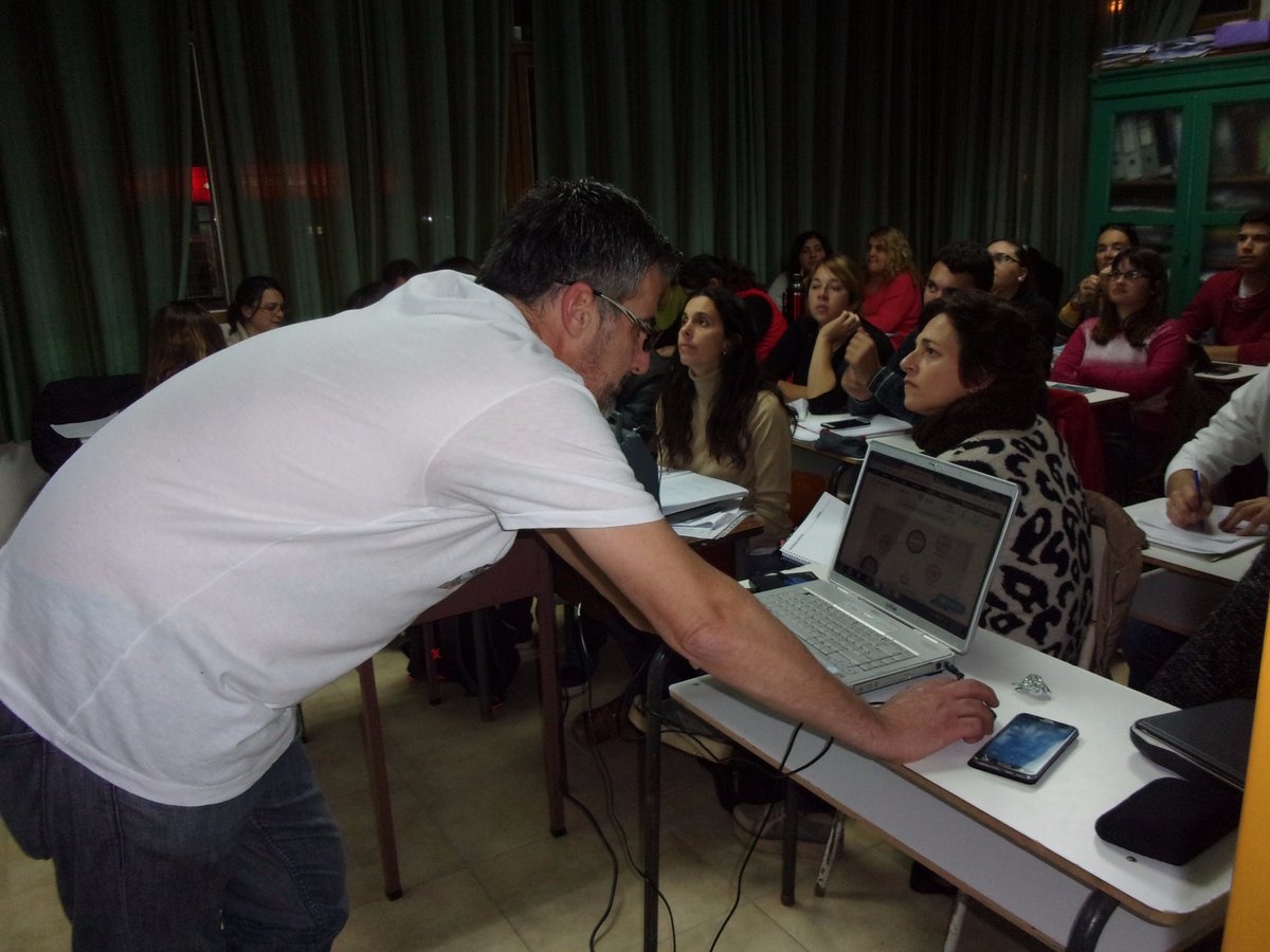CIIELincoln's tweet photo. Padlet, link, narrativas digitales... 3er encuent #ABPSec + de 25 doc capacitándose! con @ElioOMiguel @BaheDfc @equipocoordciie @BAeducacion https://t.co/NolNVC0AP4