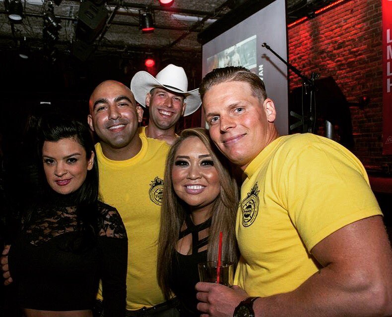 SuzetteAmaya's tweet photo. #HOFVan #HallOfFlame @VanFireCharity @RoxyVancouver @SweetLightning #Vancouver 🚒🔥💋 #HeeeyBoysss https://t.co/yEDiV43HyP