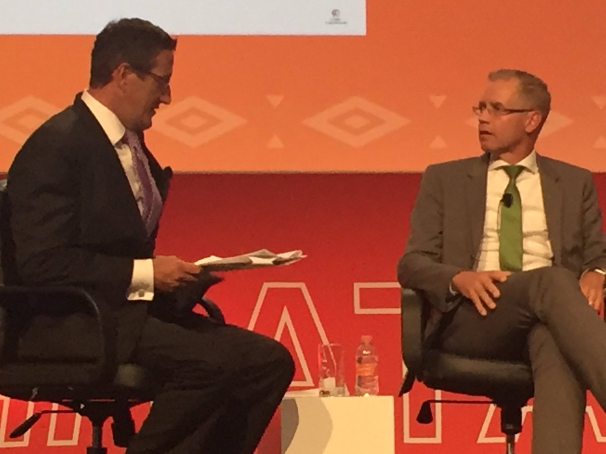 RCHRI88's tweet photo. #IATAAGM Quests Airline CEO panel: successful big new kid on block are medium-longhaul low cost carriers #IBMtransport https://t.co/cFoa46lI9r