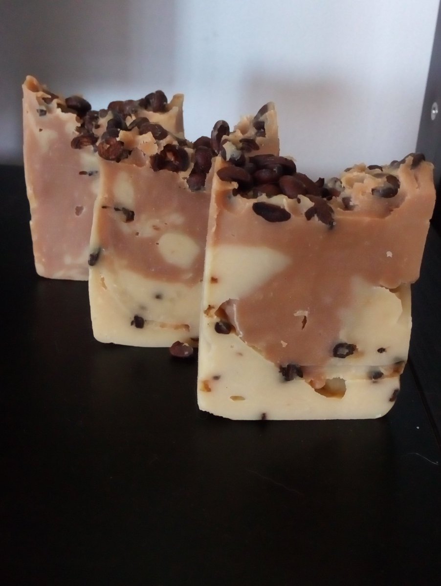Imagine2216's tweet photo. Jabon artesanal anticelulitico de cafe, manteca de cacao y aceite de oliva. Ideal para la zona de piernas y  brazos #jaboncasero #handmade https://t.co/RzdbDOI3Ak
