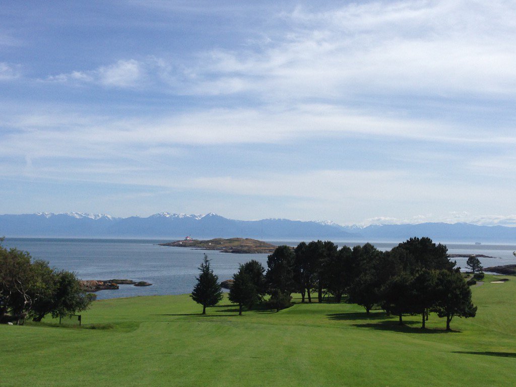 Nice office <a href="/lindsaygolf/">Lindsay Bernakevitch</a> one of Canada's best! #VictoriaGolfClub