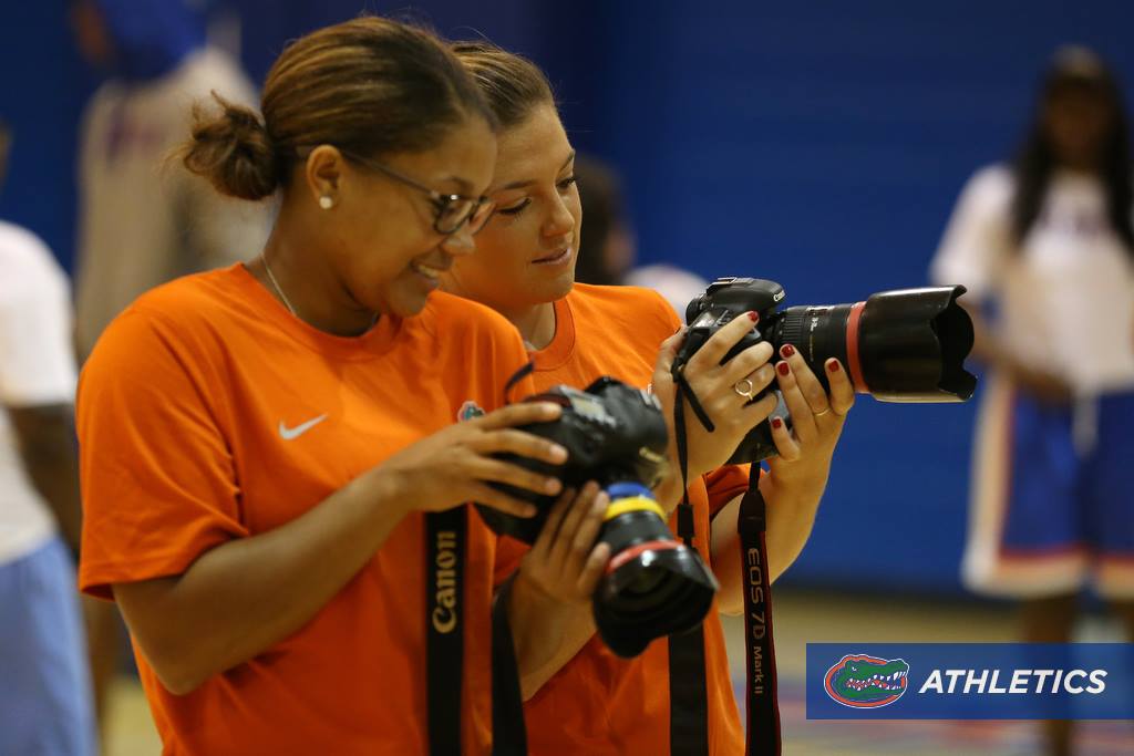 TimCaseyPhoto's tweet photo. Delanie Gourley is good softball things. Also, photography things. (Kelsey Stewart is too) #GoGators #WCWS #PhotoSquad https://t.co/5ms0inVLm8