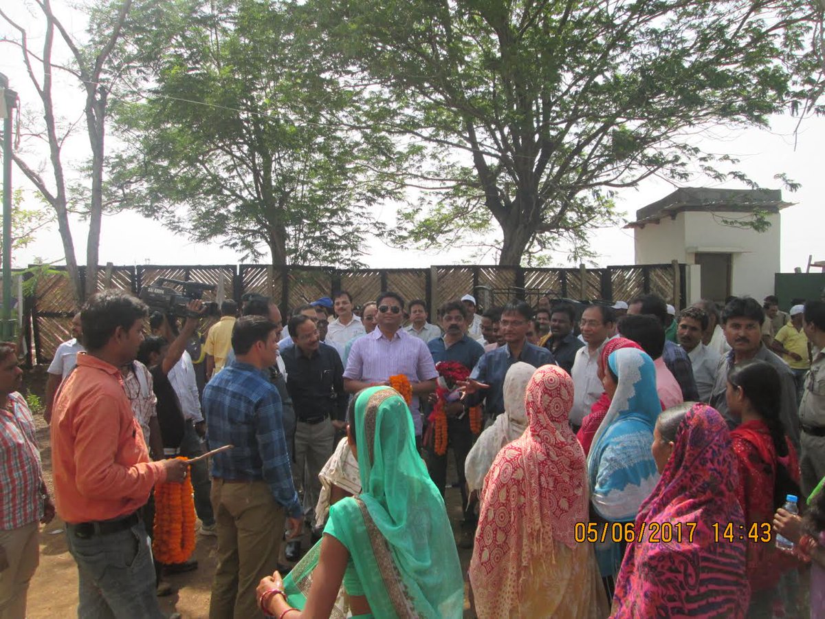 ग्रामीण भाई-बहन पर्यावरण के सबसे बड़े संरक्षक है छत्तीसगढ़ के वनमंत्री श्री महेश गागड़ा
विश्व पर्यावरण दिवस पर ग्रामीणों के बीच पहुंचे।