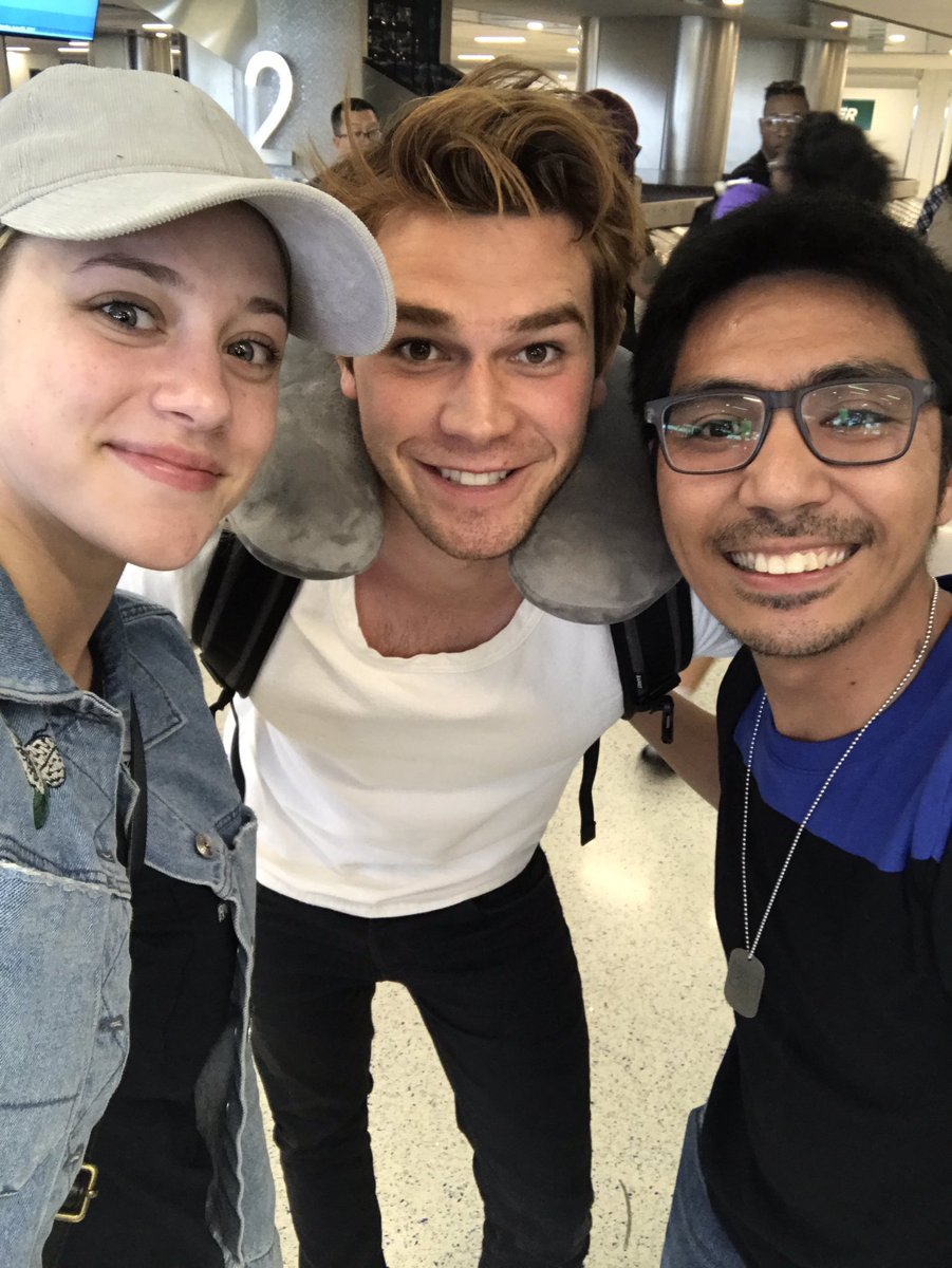 itsmikey312's tweet photo. Betty and Archie😊 @lilireinhart @kj_apa #Riverdale https://t.co/7ZkUUCkx1r
