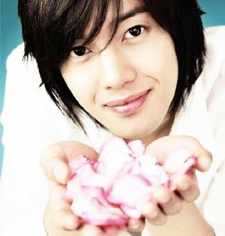  Hi May( ´ ` )  * *Happy Birthday* * kim hyun joong    Have a nice day   