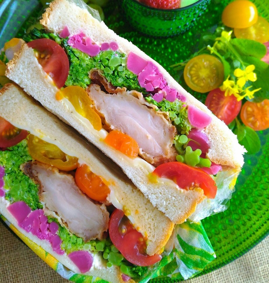 Cairo_c2's tweet photo. Moedan. Moe means love, dan means cross section. Fall on love with the beauty of the sandwich cross section. #kawaiitrend #runcafe https://t.co/HtTH0qwVuT