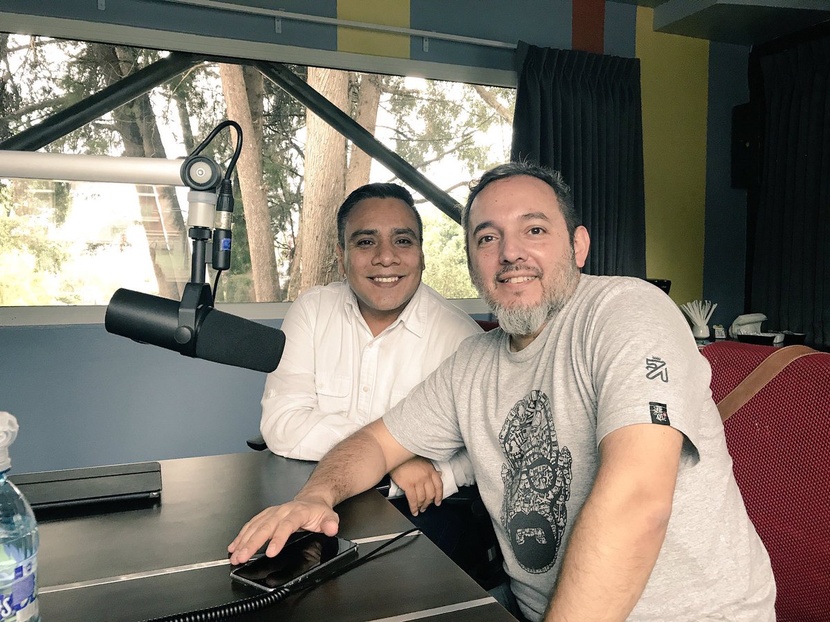 GrupoBuro's tweet photo. @giomoran @iluminafm @adrian_intrieri Pronto arrancamos la entrevista en #Tendencias @iluminafm con nuestro amigo @adrian_intrieri y los #SupraTecnologicos @GrupoBuro #HDPlus2017 https://t.co/NryDRpeJ5j