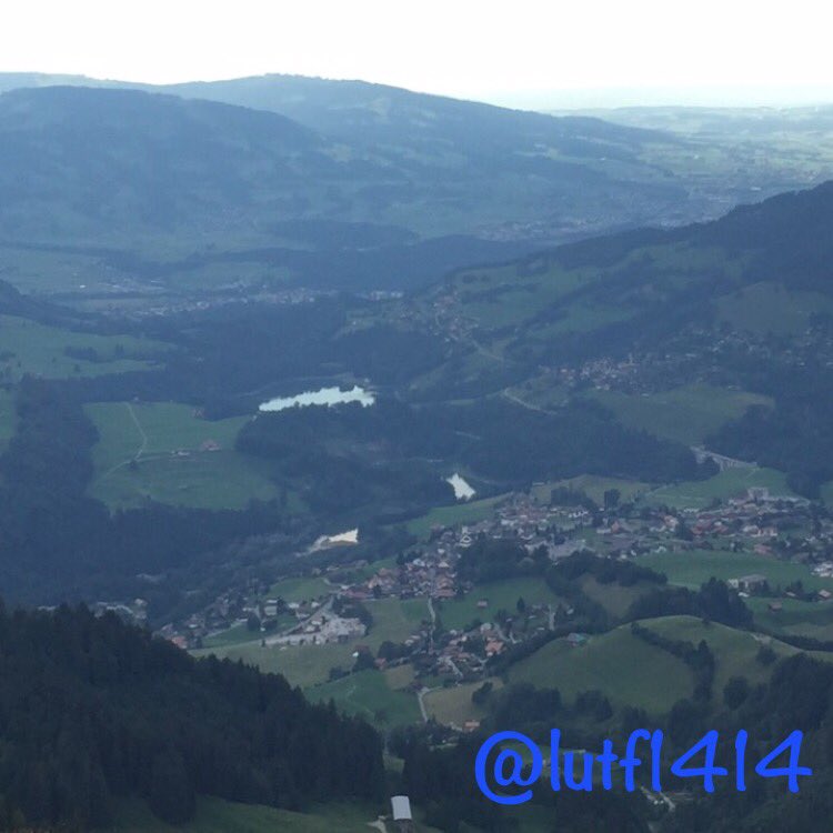#تشاميري🇨🇭
مقتطفات من جمال هذه البلده الواقعه في كانتون فرايبورغ غرب#سويسرا
⭐️⭐️
بعدها سأتوجه معكم بتفاصيلي إلى #شاموني🇫🇷
#تفاصيل_أوروبية 🇪🇺