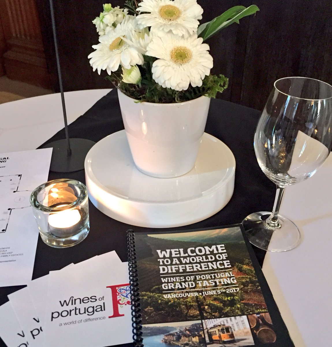 shelleyhayashi's tweet photo. Great afternoon tasting delicious @wines_portugal at @VancouverClub #WinesofPortugal https://t.co/AhpCBrTTQ6