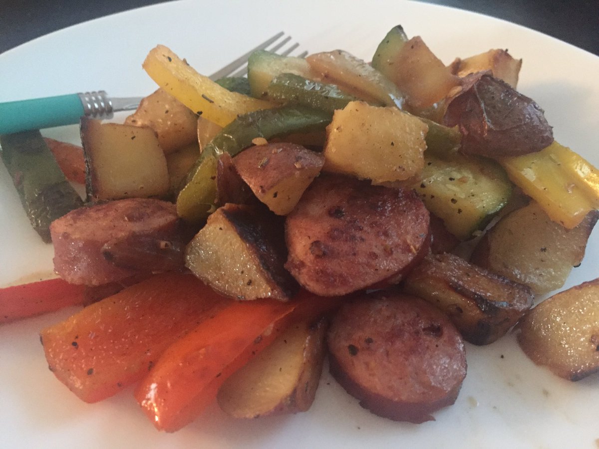 _alyssaisqueen's tweet photo. Turkey sausage with sautéed onions, bell peppers, zucchini and red potatoes 😛 #chefalyssa https://t.co/njxNee1LEo