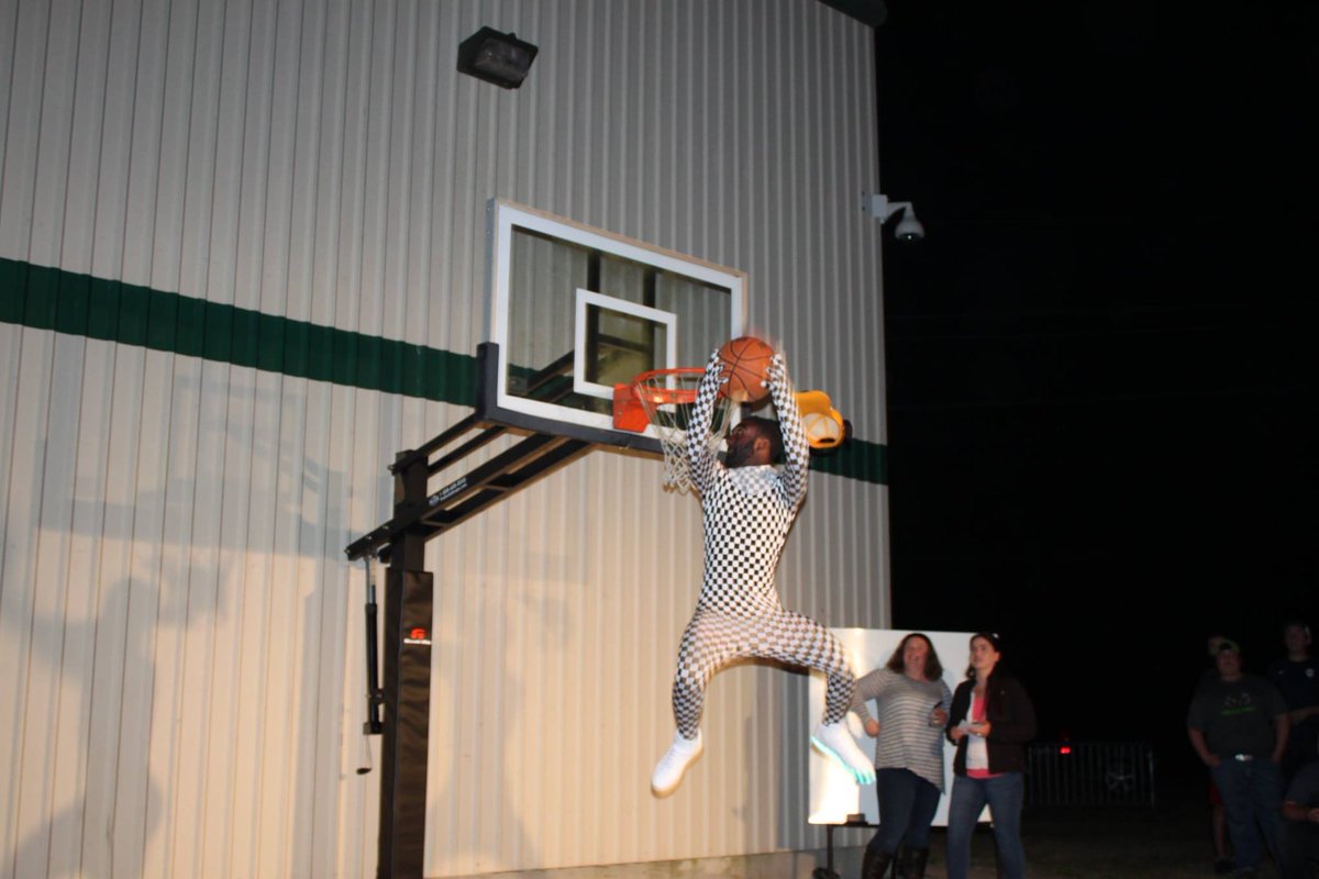 COFStudents's tweet photo. Looking forward to crowning a new Dunk Champ this week at Summer5!
🏀🏀🏀🏀🏀🏀🏀🏀🏀🏀🏀🏀🏀
Service kicks off at 6:30, dunks to follow!
#summer5 https://t.co/QAWLso7SO3