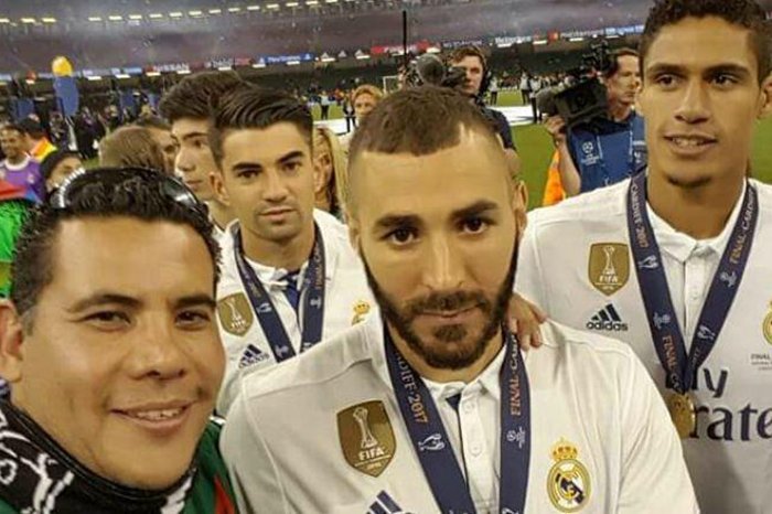 StarMedia_Lat's tweet photo. ¡Resuelto el misterio del mexicano en celebración del @realmadrid! La historia de @checo_godoy y cómo llegó ahí. 👉https://t.co/LN60iexfCq https://t.co/9JEpsaIeIe