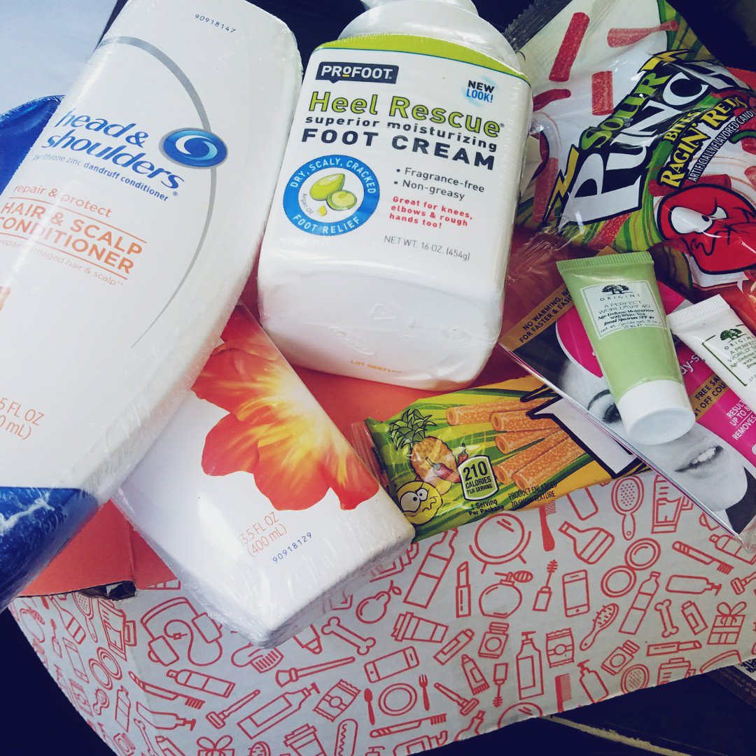 EricaLeMakeup's tweet photo. I got my #breezyvoxbox today! in that box I got the @Origins #myperfectworld spf 40 age defense eye cream https://t.co/E7VqtALbeg