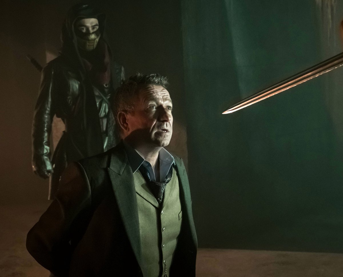 RETWEET if this moment shocked you! 😱 #Gotham