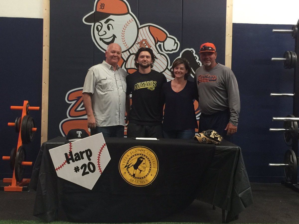 NTXBC_DIRTBAGS's tweet photo. Congrats to one of the original Dirtbags Hunter Harp from 17U Dirtbags Woods for signing to play at Tyler JC!! #Dirtbagstrong https://t.co/ckfPNF404o