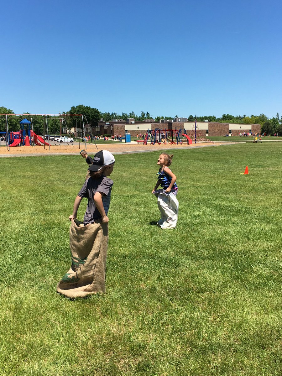 FirstiesMES's tweet photo. Field day was a success! #themesway https://t.co/TyVNvp1A5G