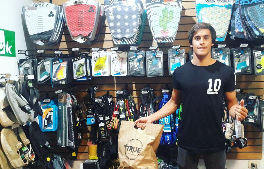 GLGLucas's tweet photo. Nuevo sponsor @fcs_peru #FCS ¡Gacias por confiar en mi! #motivado #newbeginning #stoked #ForExtreme #IWILL https://t.co/6tilowgzjJ https://t.co/NRknUuUF0T