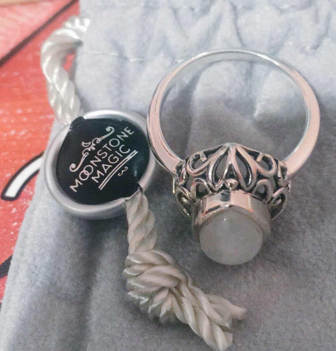 tbilley's tweet photo. I am forever surrounded by hope, intuition, and energy. Thanks @jmilbz for this perfect gem #moonstonemagic #goodvibesonly https://t.co/15Az5f3l7D