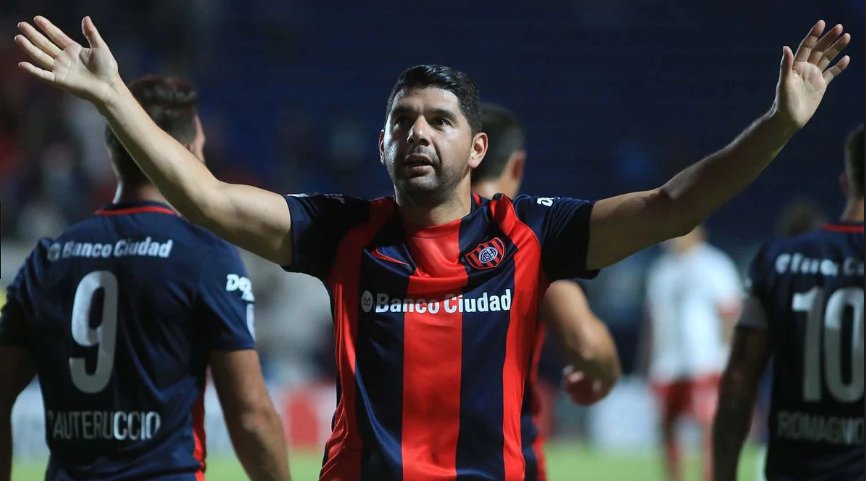 siempre_ciclon's tweet photo. Ortigoza: "El arbitro me pedía que me apure y yo le dije viení, DISFRUTÁ CONMIGO. Mira lo que es la gente de CASLA" (@LaOral630) https://t.co/3MmhQCCt3G
