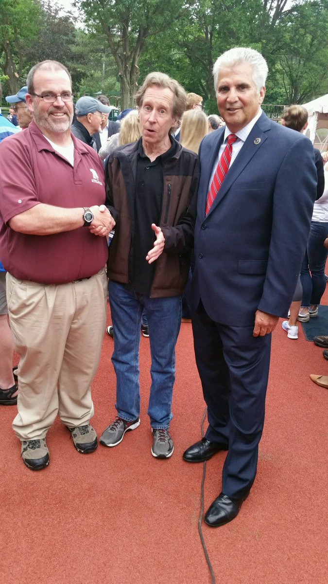 While discussing the Turtle Back Zoo with Joe D, I had a chance to meet a living track and field legend, Bill Rodgers.