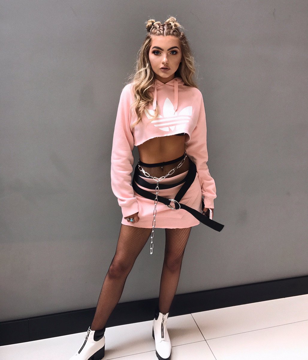 psychc_quinn's tweet photo. Pretty in pink!! https://t.co/ySw1Qz86M1