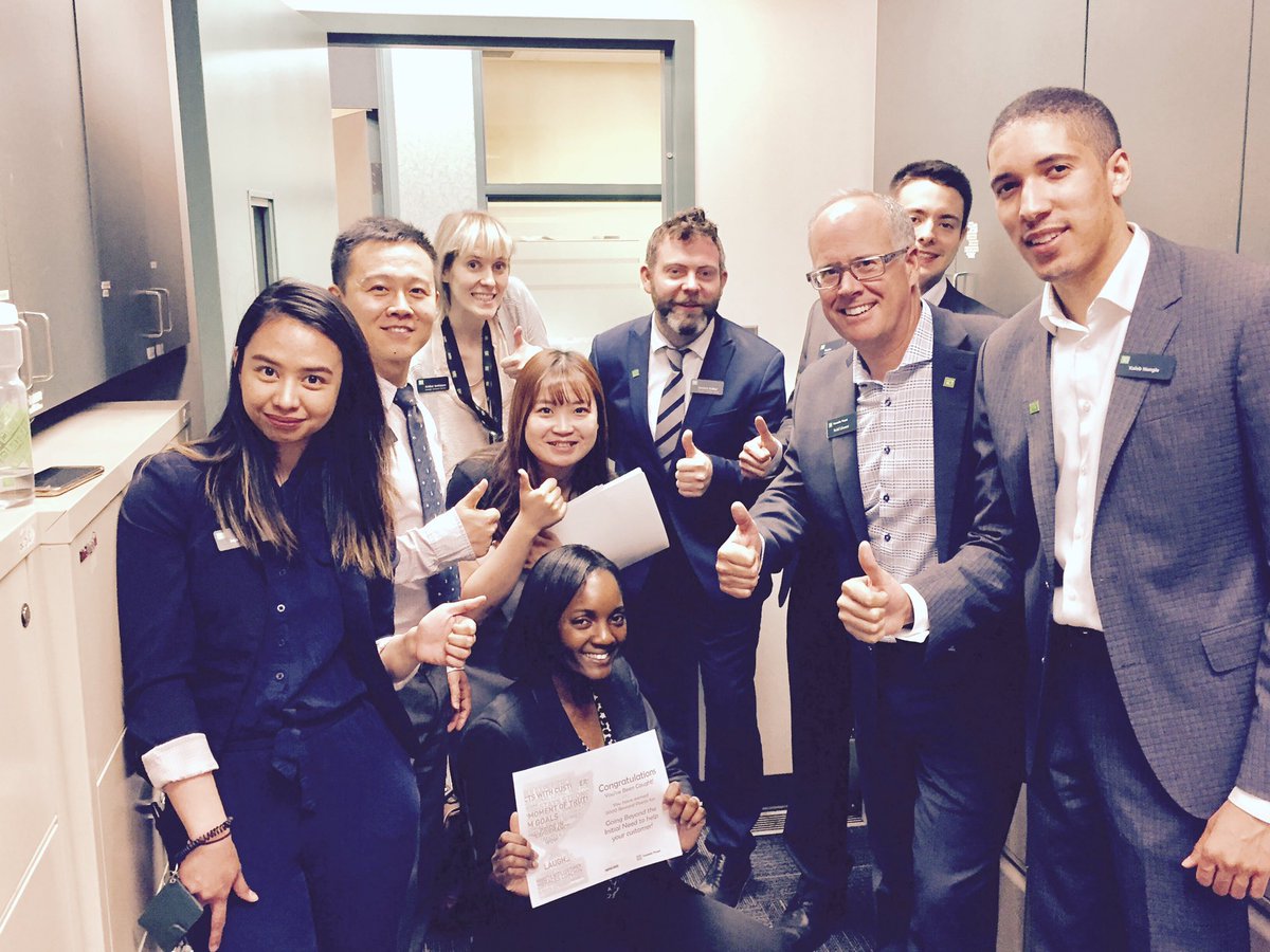 #StoptheWorld huddle at 9th&amp;Whyte with the one and only <a href="/ToddLinnen_TD/">Todd Linnen</a> We're ready to go #aboveandbeyond! @BrianGervais_TD @Lcolangelo_TD