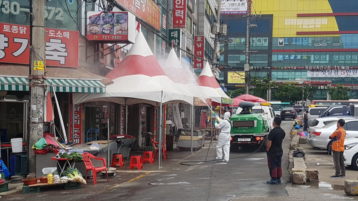 AI 관내유입 방지를 위한 모란 가축시장 방역소독을 시행하고 있습니다.
#성남시 #중원구보건소