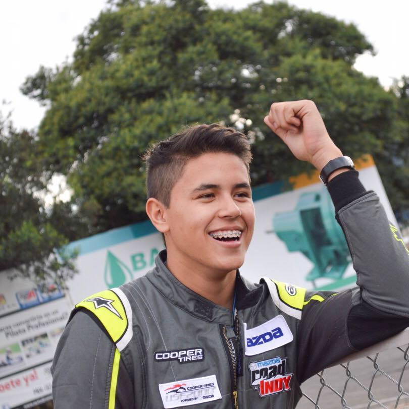 LAPISTAINDOOR's tweet photo. Orgullosos de nuestro piloto Christian Muñoz perteneciente a la f4 francesa🏁🏎️🏎️🏎️🏎️🚥 https://t.co/AGfrkLWUw2