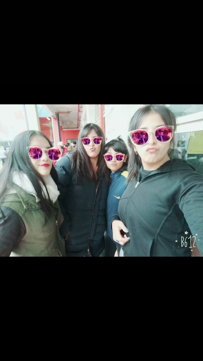 Lulaaa_21's tweet photo. Las amo😍👑
#LasCandy
#friends https://t.co/aVGntKhqbX