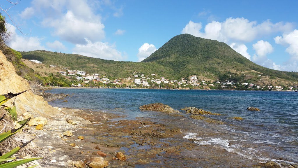 Martiniquecity's tweet photo. Petite Anse, un trésor caché de la Martinique qui peut en cacher un autre. https://t.co/0NPmGtTSRh https://t.co/KiKbcPm7uy