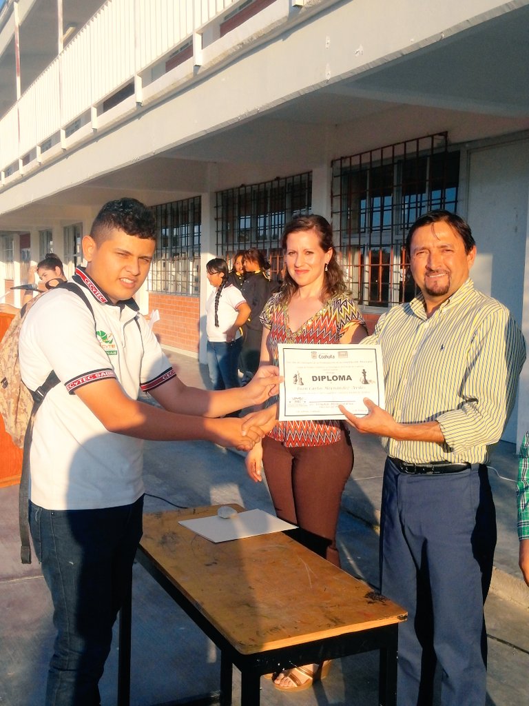 Rendimos Honores a Nuestros Símbolos Patrios y Entregamos Reconocimientos a Alumnos Destacados <a href="/franciscotobias/">Francisco Tobias</a> @CecytecEmsad <a href="/acuna_fer/">FERNANDO AVALOS</a>