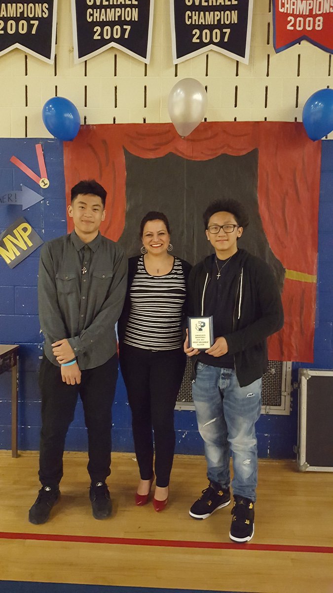 Ms_N_Pinto's tweet photo. Celebrating some fine student-athletes tonight! #PantherPride #deepintheheart 🏆#everyoneisawinner #proudCoach https://t.co/pq3vT68aa1