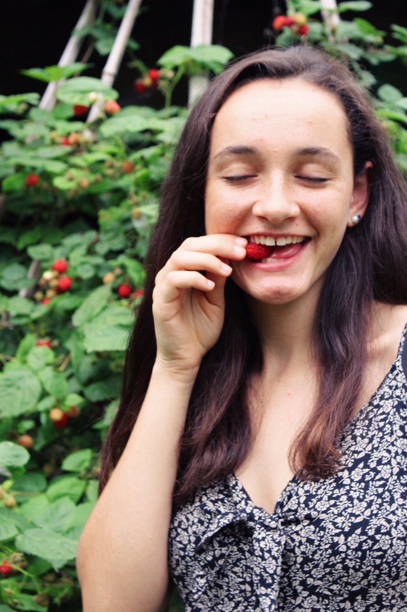 margotaway_'s tweet photo. i'm berry berry excited for summer https://t.co/qRyJF1i4zF