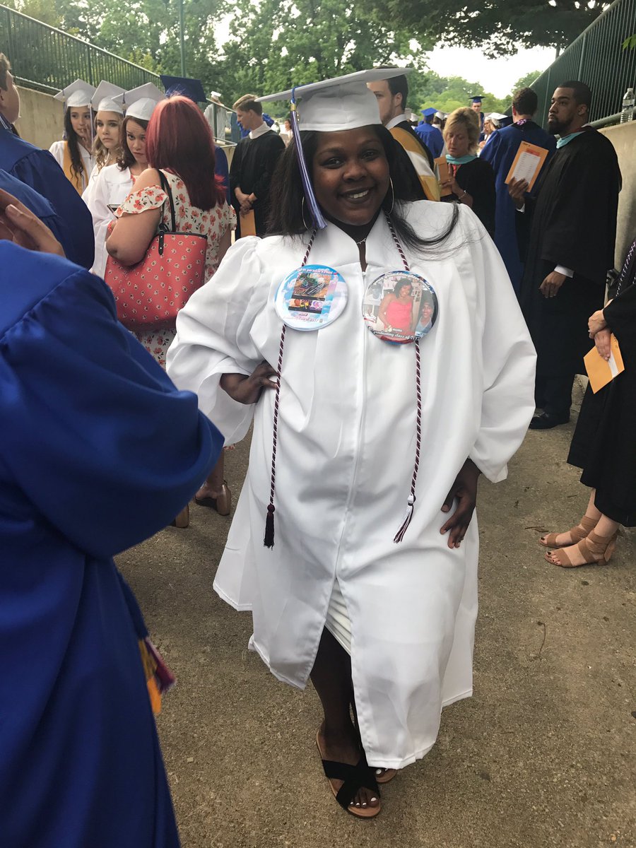 tykiaraamarie's tweet photo. i finally made it☺️👩🏾‍🎓 https://t.co/AEhcTsHwLs