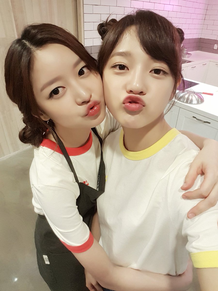 gu9udan's tweet photo. 일곱 번째 #미미분식 보너스샷📷 
#미미 #세정 CHU~💋 https://t.co/ZAWDL4SrX7
