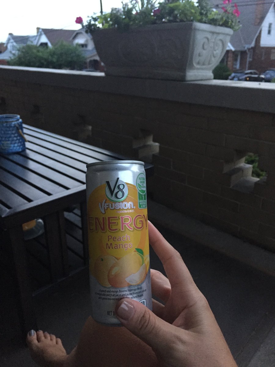 AmandaFlood2's tweet photo. Summer fun has us on the go, but when the little one takes an impromptu nap I escape for a little pick me up @v8juice! #GotItFree https://t.co/pqkJo75dmF