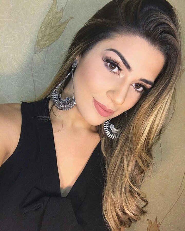 comentssl's tweet photo. Vivian cada dia que passa mais linda e arrasando nas fotos, a closeira que você respeita!! Bem dona da porra toda sim 😍💖💅 @amorimvivian_ https://t.co/Pk9Xb35oP3