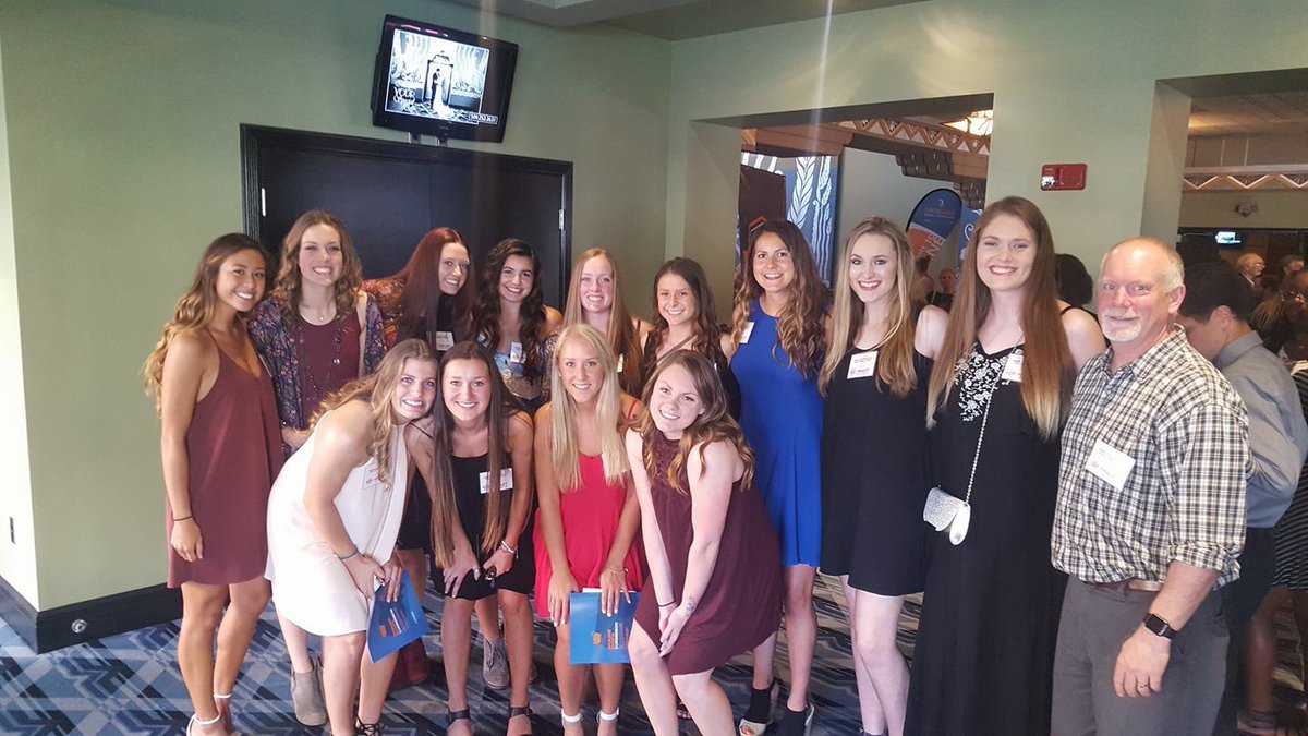 700espnHS's tweet photo. #Spokane Youth Sports Awards. Top Female High School Team Finalist Mead High School Volleyball https://t.co/BTmNkHFPnZ