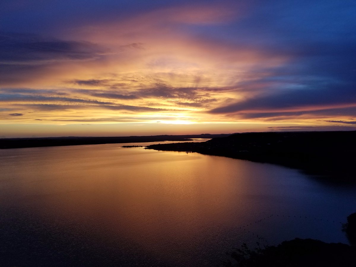 C_Smith567's tweet photo. @ScottFisherFOX7 Beautiful sunset at the Oasis https://t.co/hjdozbjgff